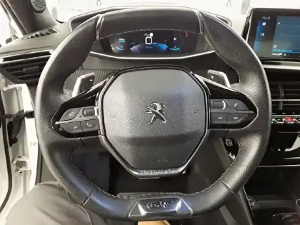 Photo 8 Peugeot 2008  PureTech 130 S&S EAT8