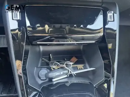 Photo 15 Peugeot 2008  Electrique 54 kWh 156 ch