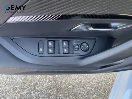 Photo 64 Peugeot 2008  Electrique 54 kWh 156 ch