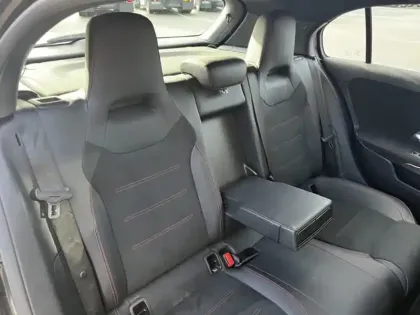 Photo 17 Mercedes Classe A 200 d AMG Line