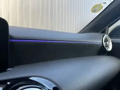 Photo 15 Mercedes Classe A 200 d AMG Line