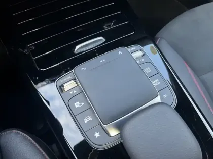 Photo 16 Mercedes Classe A 200 d AMG Line