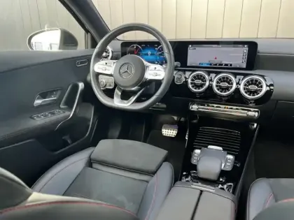 Photo 7 Mercedes Classe A 200 d AMG Line