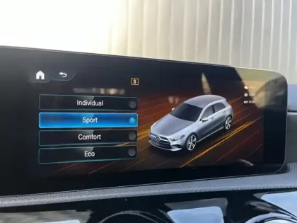 Photo 13 Mercedes Classe A 200 d AMG Line