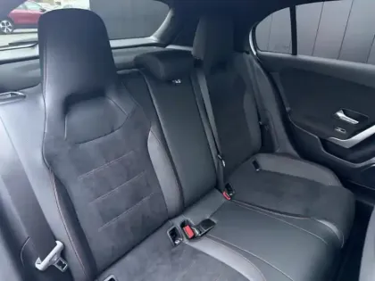 Photo 18 Mercedes Classe A 200 d Star Edition