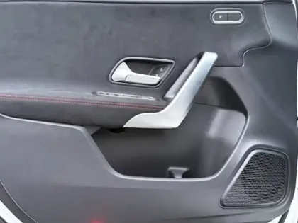 Photo 16 Mercedes Classe A 200 d Star Edition