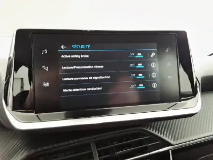 Photo 46 Peugeot 208  PureTech 75 S&S BVM5