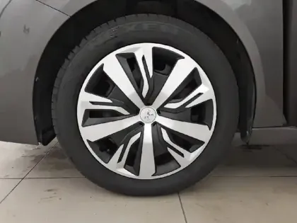 Photo 39 Peugeot 208  PureTech 75 S&S BVM5