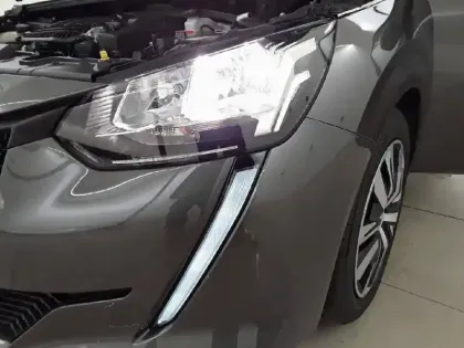 Photo 15 Peugeot 208  PureTech 75 S&S BVM5