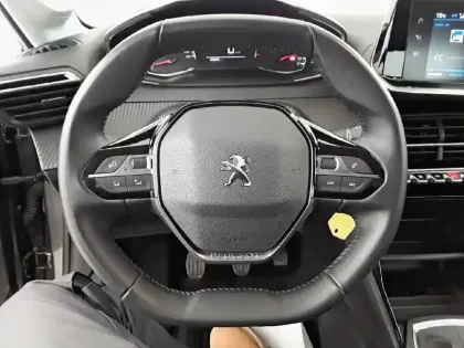 Photo 8 Peugeot 208  PureTech 75 S&S BVM5