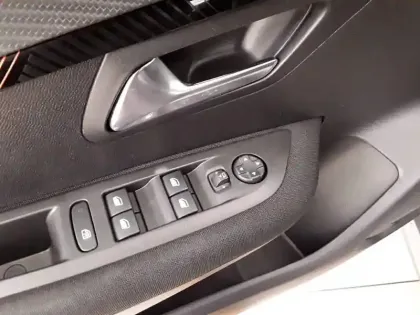 Photo 51 Peugeot 208  PureTech 75 S&S BVM5