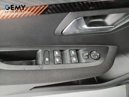 Photo 32 Peugeot 208  BlueHDi 100 S&S BVM6