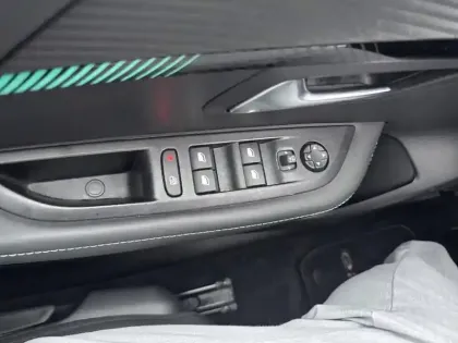 Photo 19 Peugeot 208  Electrique 50 kWh 136ch Allure