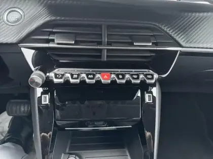 Photo 12 Peugeot 208  Electrique 50 kWh 136ch Allure