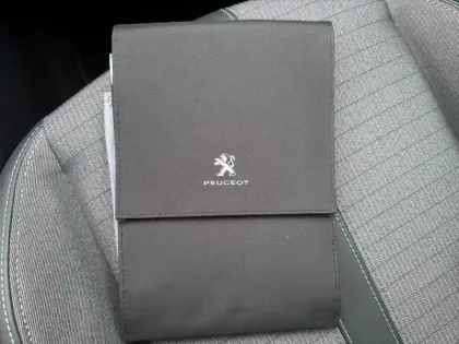 Photo 15 Peugeot 208  Electrique 50 kWh 136ch Allure