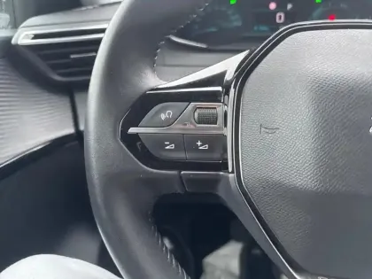 Photo 18 Peugeot 208  Electrique 50 kWh 136ch Allure