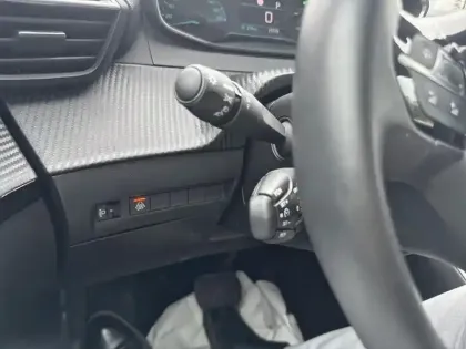 Photo 16 Peugeot 208  Electrique 50 kWh 136ch Allure