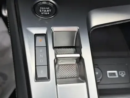 Photo 23 Peugeot 308  SW PHEV 225 e-EAT8 GT Pack