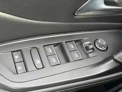 Photo 19 Peugeot 308  SW PHEV 225 e-EAT8 GT Pack