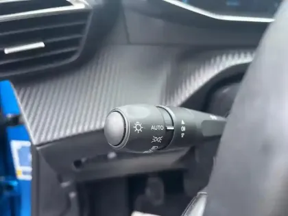 Photo 16 Peugeot 2008  PureTech 130 S&S BVM6 Allure Pack