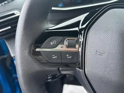 Photo 18 Peugeot 2008  PureTech 130 S&S BVM6 Allure Pack