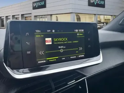 Photo 10 Peugeot 2008  PureTech 130 S&S BVM6 Allure Pack