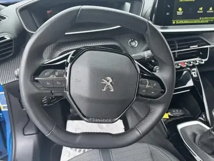 Photo 11 Peugeot 2008  PureTech 130 S&S BVM6 Allure Pack