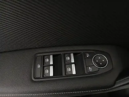 Photo 19 Renault Captur E-Tech 145 - 21 R.S. Line