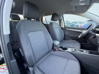 Photo 16 Volkswagen Golf  1.5 eHybrid 204ch VW Edition DSG6