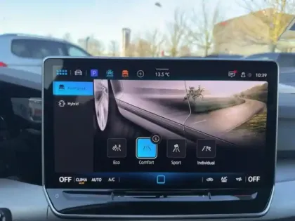 Photo 8 Volkswagen Golf  1.5 eHybrid 204ch VW Edition DSG6