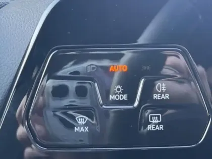 Photo 18 Volkswagen Golf  1.5 eHybrid 204ch VW Edition DSG6