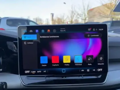 Photo 15 Volkswagen Golf  1.5 eHybrid 204ch VW Edition DSG6