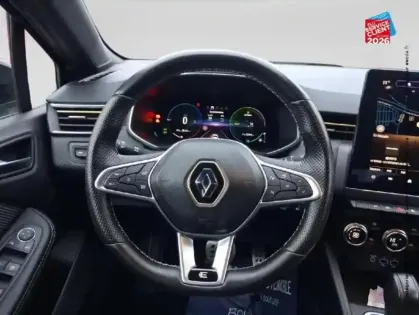 Photo 11 Renault Clio  1.6 E-Tech hybride 145ch Engineered