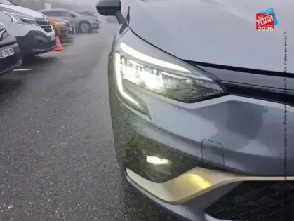 Photo 12 Renault Clio  1.6 E-Tech hybride 145ch Engineered