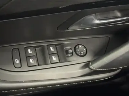 Photo 13 Peugeot 208  e- 136ch GT