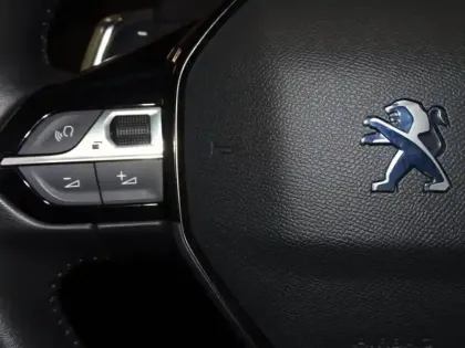 Photo 12 Peugeot 2008  1.2 PureTech 130ch S&S Allure EAT8