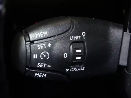 Photo 14 Peugeot 2008  1.2 PureTech 130ch S&S Allure EAT8