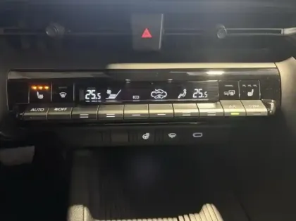 Photo 11 Toyota C-HR  1.8 Hybride 140ch Design NG23