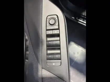 Photo 13 Toyota C-HR  2.0 Hybride 200ch Design NG23