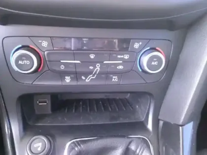 Photo 13 Ford Focus  1.5 TDCi 120ch Stop&Start Titanium