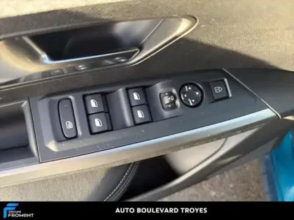 Photo 14 Peugeot 3008  1.2 Hybrid 136ch Allure e-DCS6