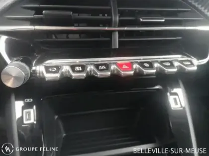 Photo 14 Peugeot 208  e- 136ch Style