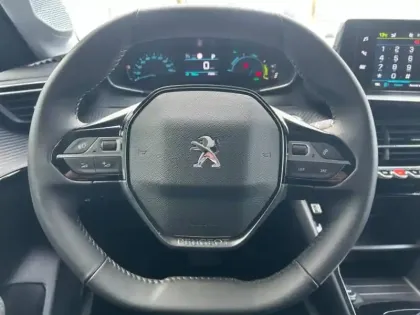 Photo 10 Peugeot 208  e- 136ch Style