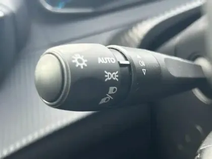 Photo 14 Peugeot 208  e- 136ch Style