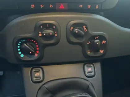 Photo 13 Fiat Panda  Classic 1.0 70ch BSG S&S Icône Step 2