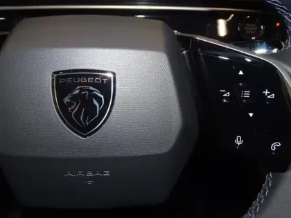 Photo 12 Peugeot 3008  1.2 Hybrid 145ch Allure e-DCS6