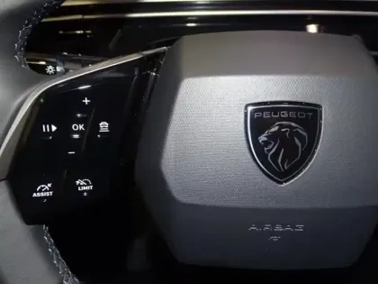 Photo 11 Peugeot 3008  1.2 Hybrid 145ch Allure e-DCS6