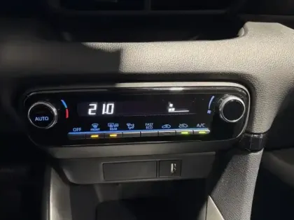 Photo 11 Toyota Yaris  116h Design 5p MY22