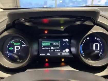 Photo 7 Toyota Yaris  116h Design 5p MY22