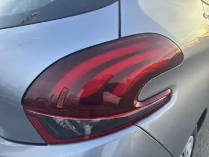 Photo 16 Peugeot 208  PureTech 68ch BVM5